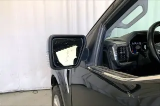 Ford F-150 2023 4x4 Platinum 4dr SuperCrew 6.5 ft. SB
