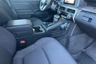 Toyota Tacoma 2024 4x4 SR5 4dr Double Cab 5.0 ft SB