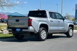 Toyota Tacoma 2024 4x4 SR5 4dr Double Cab 5.0 ft SB