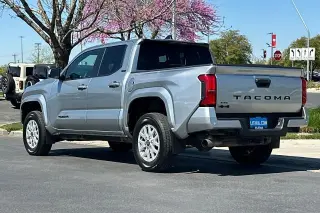 Toyota Tacoma 2024 4x4 SR5 4dr Double Cab 5.0 ft SB