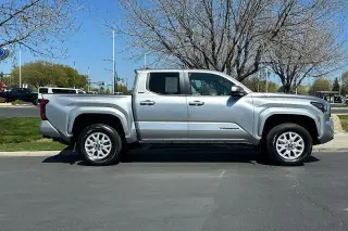 Toyota Tacoma 2024 4x4 SR5 4dr Double Cab 5.0 ft SB