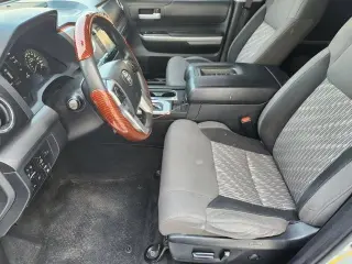Toyota Tundra 2019 4x4 SR5 4dr CrewMax Cab Pickup SB (5.7L V8)