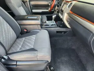 Toyota Tundra 2019 4x4 SR5 4dr CrewMax Cab Pickup SB (5.7L V8)