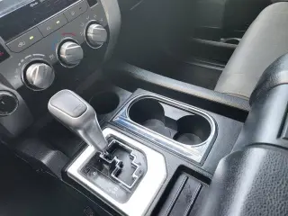 Toyota Tundra 2019 4x4 SR5 4dr CrewMax Cab Pickup SB (5.7L V8)