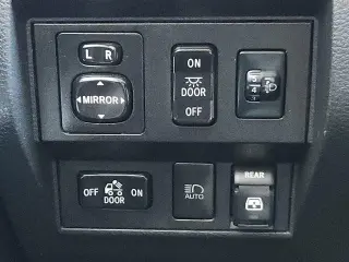 Toyota Tundra 2019 4x4 SR5 4dr CrewMax Cab Pickup SB (5.7L V8)