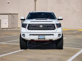 Toyota Tundra 2019 4x4 SR5 4dr CrewMax Cab Pickup SB (5.7L V8)