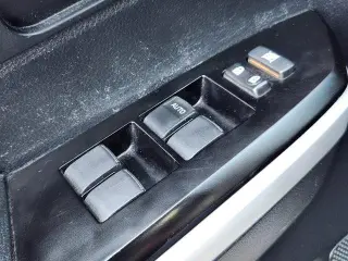 Toyota Tundra 2019 4x4 SR5 4dr CrewMax Cab Pickup SB (5.7L V8)
