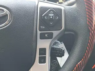 Toyota Tundra 2019 4x4 SR5 4dr CrewMax Cab Pickup SB (5.7L V8)