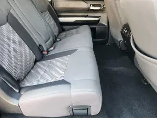 Toyota Tundra 2019 4x4 SR5 4dr CrewMax Cab Pickup SB (5.7L V8)