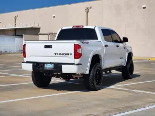 Toyota Tundra 2019 4x4 SR5 4dr CrewMax Cab Pickup SB (5.7L V8)