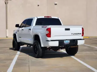 Toyota Tundra 2019 4x4 SR5 4dr CrewMax Cab Pickup SB (5.7L V8)