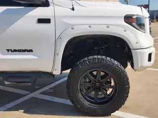 Toyota Tundra 2019 4x4 SR5 4dr CrewMax Cab Pickup SB (5.7L V8)