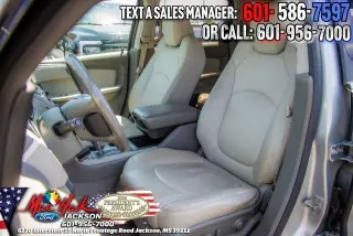 Chevrolet Traverse 2011 LT 4dr SUV w/2LT