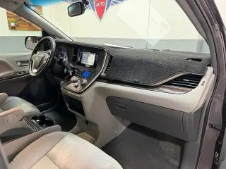 2016 Toyota Sienna XLE