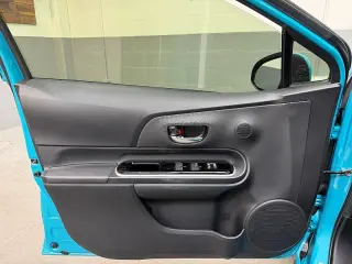 2019 Toyota Prius c LE