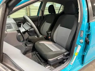 2019 Toyota Prius c LE