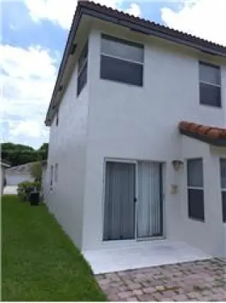 Propiedad de alquiler con 4 dormitorios y 3 baños en Pembroke Pines