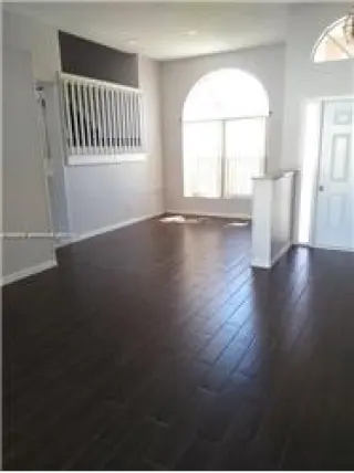Propiedad de alquiler con 4 dormitorios y 3 baños en Pembroke Pines