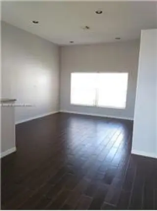 Propiedad de alquiler con 4 dormitorios y 3 baños en Pembroke Pines