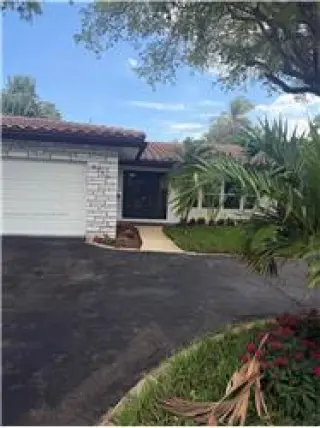 Propiedad de alquiler con 3 dormitorios y 2 baños en Hollywood
