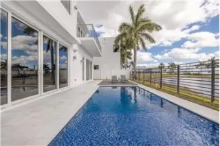 Propiedad de alquiler con 5 dormitorios y 5.5 baños en DORAL