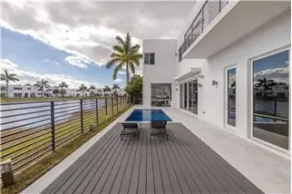 Propiedad de alquiler con 5 dormitorios y 5.5 baños en DORAL