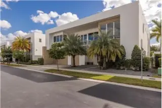 Propiedad de alquiler con 5 dormitorios y 5.5 baños en DORAL