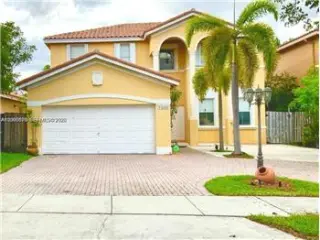 Propiedad de alquiler con 5 dormitorios y 3 baños en MIAMI