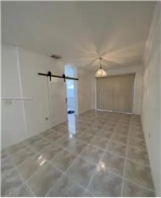 Propiedad de alquiler con 5 dormitorios y 3 baños en MIAMI