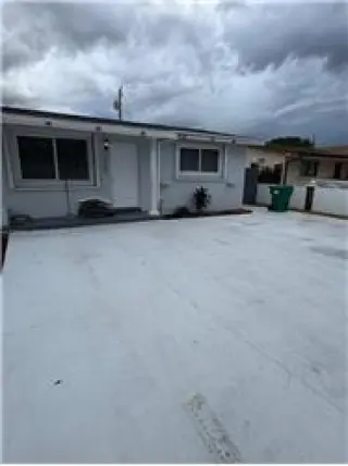 Propiedad de alquiler con 3 dormitorios y 2 baños en MIAMI