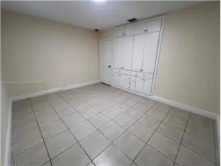 Propiedad de alquiler con 3 dormitorios y 2 baños en MIAMI