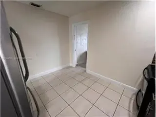 Propiedad de alquiler con 3 dormitorios y 2 baños en MIAMI