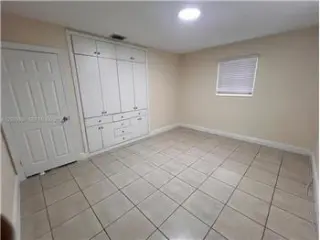 Propiedad de alquiler con 3 dormitorios y 2 baños en MIAMI