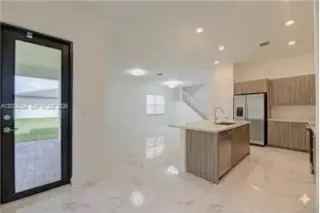 Propiedad en alquiler con 5 dormitorios y 4.5 baños en Miramar