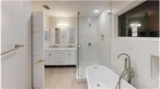 Propiedad de alquiler con 5 dormitorios y 3.5 baños en Pembroke Pines