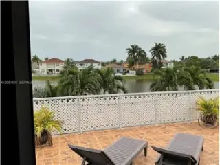 Propiedad de alquiler con 5 dormitorios y 4 baños en Miami
