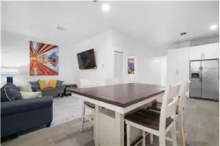 Propiedad de alquiler con 3 dormitorios y 2 baños en MIAMI