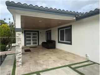 Propiedad en alquiler con 4 dormitorios y 2 baños en Miami