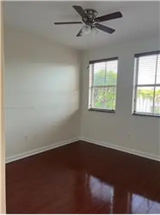 Propiedad en alquiler con 4 dormitorios y 2.5 baños en Doral