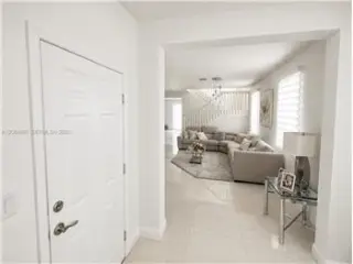 Propiedad en alquiler con 5 dormitorios y 4.5 baños en Hialeah