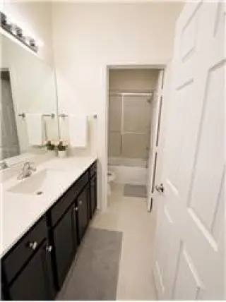 Propiedad en alquiler con 5 dormitorios y 4.5 baños en Hialeah