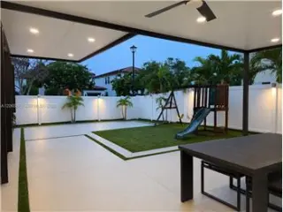 Propiedad en alquiler con 4 habitaciones y 3.5 baños en Hialeah