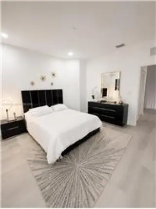 Propiedad en alquiler con 4 habitaciones y 3.5 baños en Hialeah