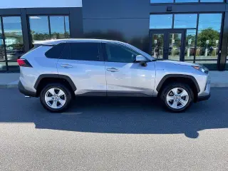 Toyota RAV4 Híbrido 2021 AWD LE 4dr SUV