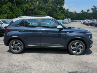 Hyundai VENUE 2024 Limited 4dr Crossover
