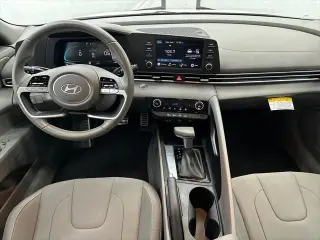 Hyundai ELANTRA 2025 SEL Sport 4dr Sedán
