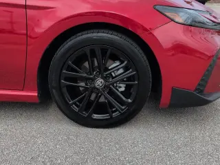 Toyota Camry 2025 SE sedán 4 puertas