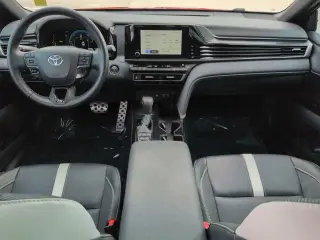 Toyota Camry 2025 SE sedán 4 puertas