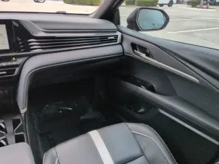 Toyota Camry 2025 SE sedán 4 puertas