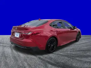 Toyota Camry 2025 SE sedán 4 puertas